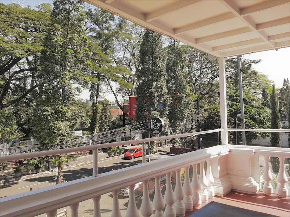 The Palais Hotel Dago Bandung Exterior foto