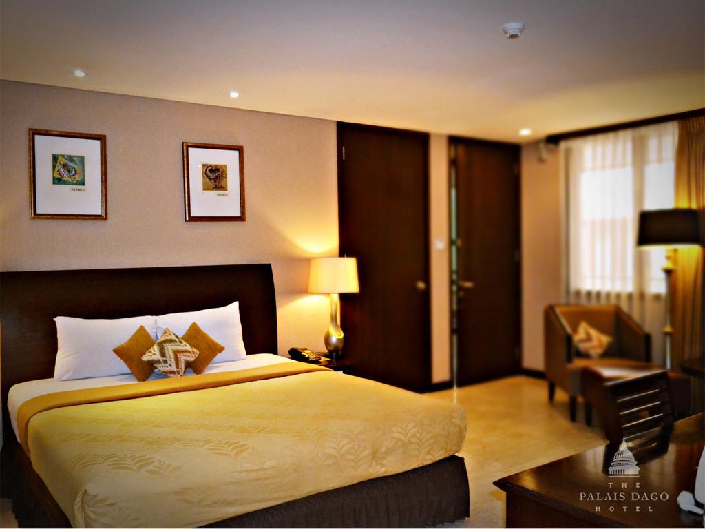 The Palais Hotel Dago Bandung Exterior foto