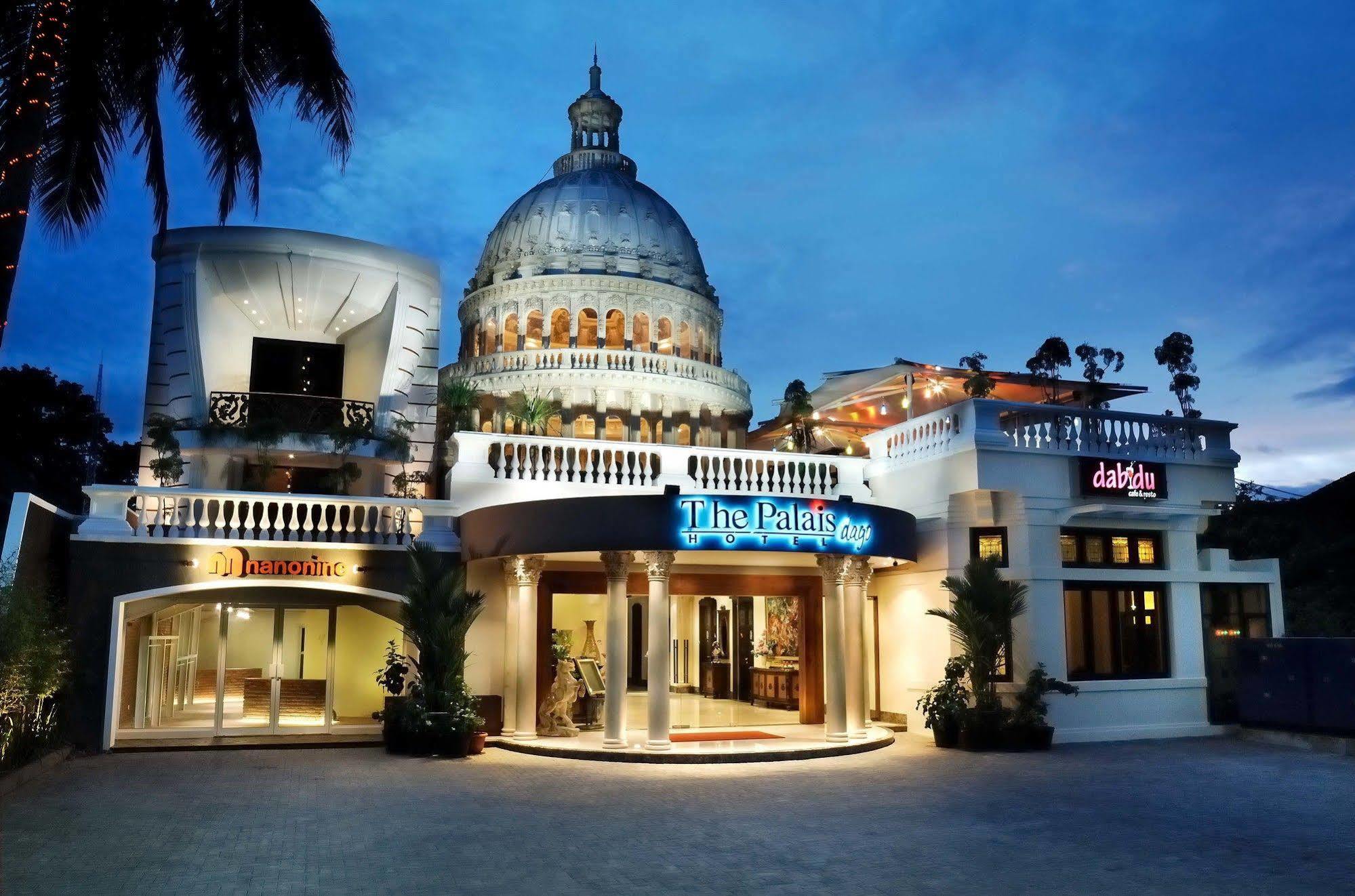 The Palais Hotel Dago Bandung Exterior foto